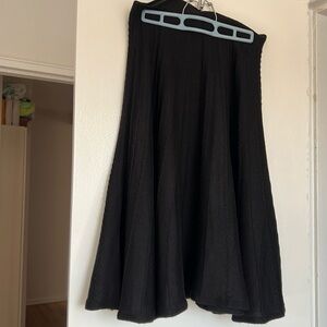 Women’s knitted full midi skirt with knitted pleat decoration. Size M.